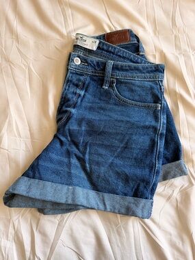 Hollister Curvy High-Rise Moms Shorts